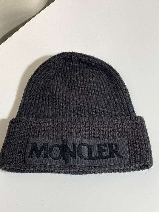 Bonnet Moncler Noir Logo Brodé – Maille Épaisse