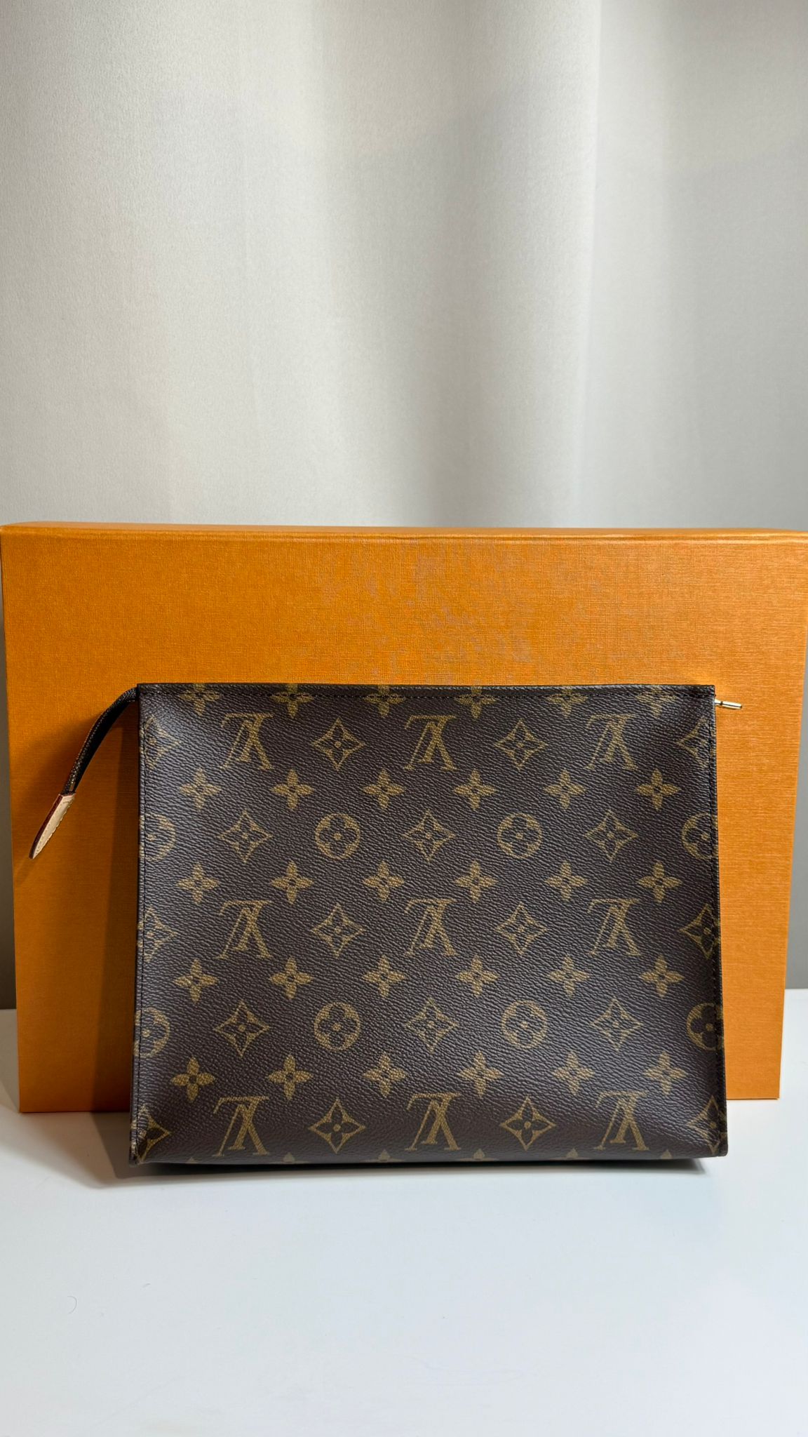 Louis Vuitton Pochette Toilette 26 Monogram – Excellent état d’occasion, toile enduite, cuir lavable, full set – Héritage du Luxe.
