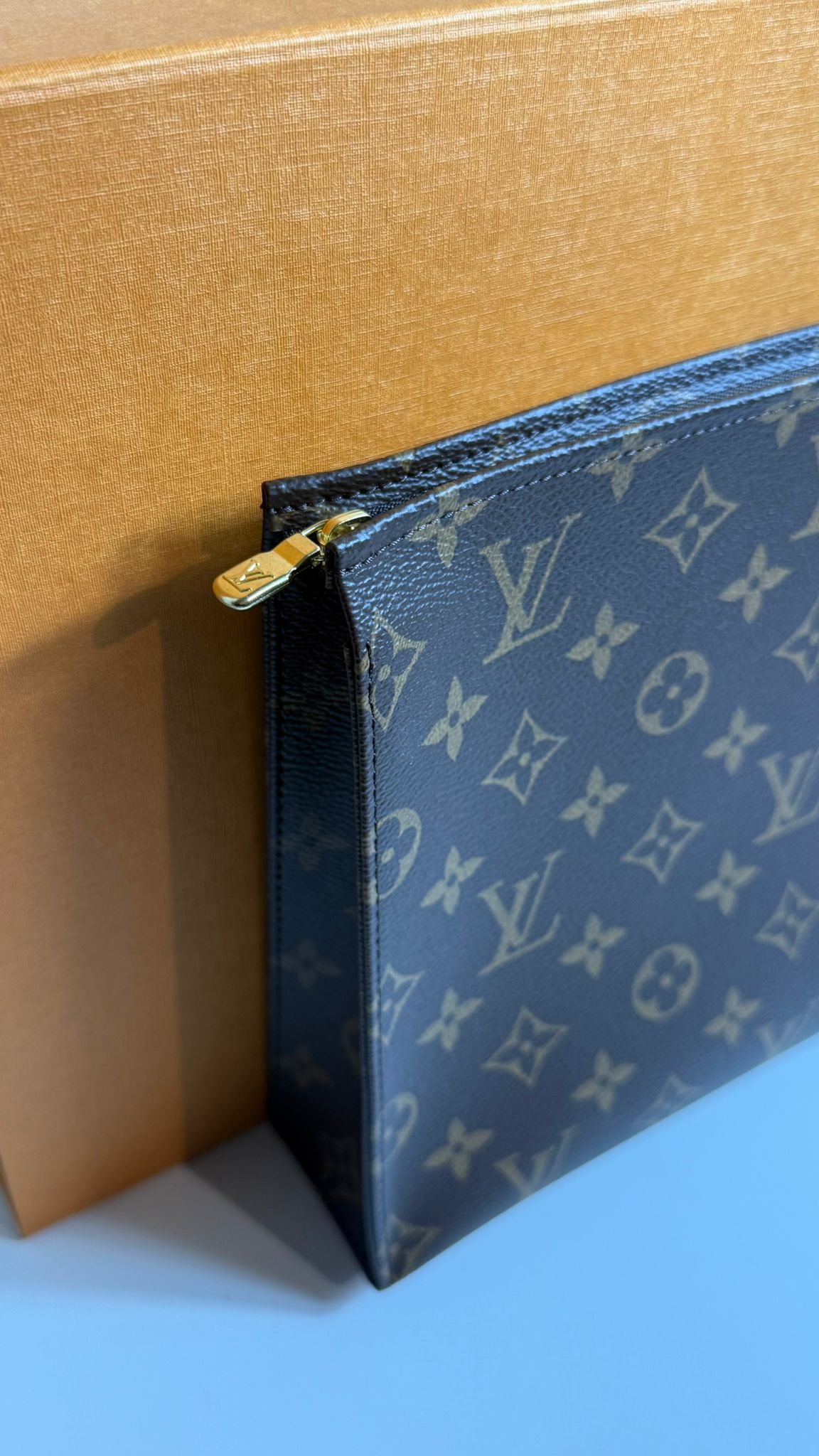 Louis Vuitton Pochette Toilette 26 Monogram – Excellent état d’occasion, toile enduite, cuir lavable, full set – Héritage du Luxe.