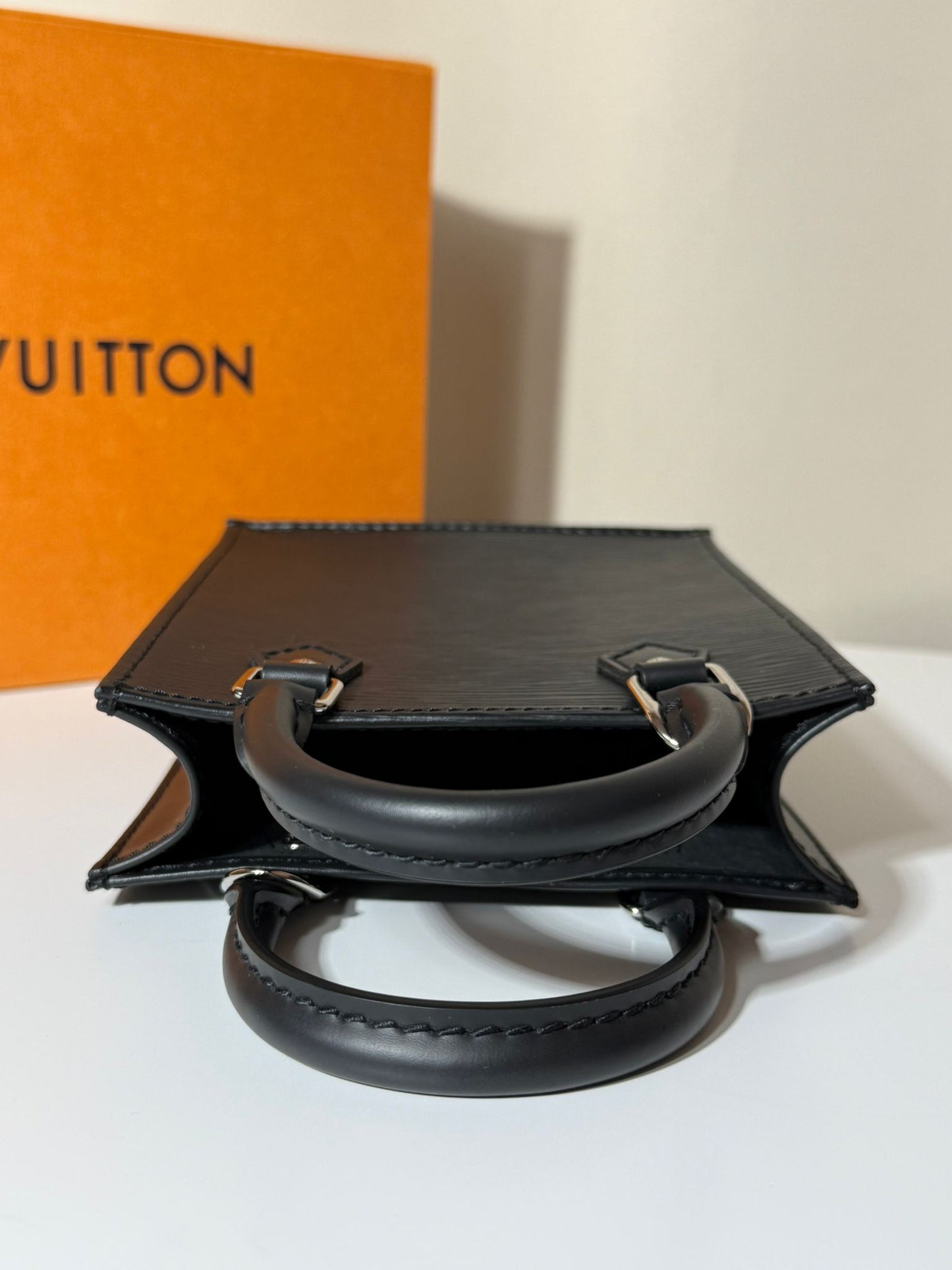 Petit Sac Plat Louis Vuitton – Cuir Épi Noir