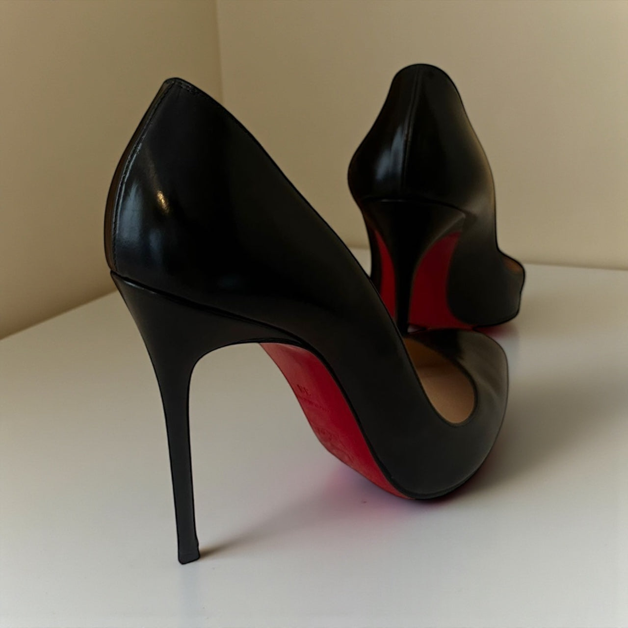 Escarpins Christian Louboutin Corneille 100 noir cuir taille 38 occasion Héritage du Luxe