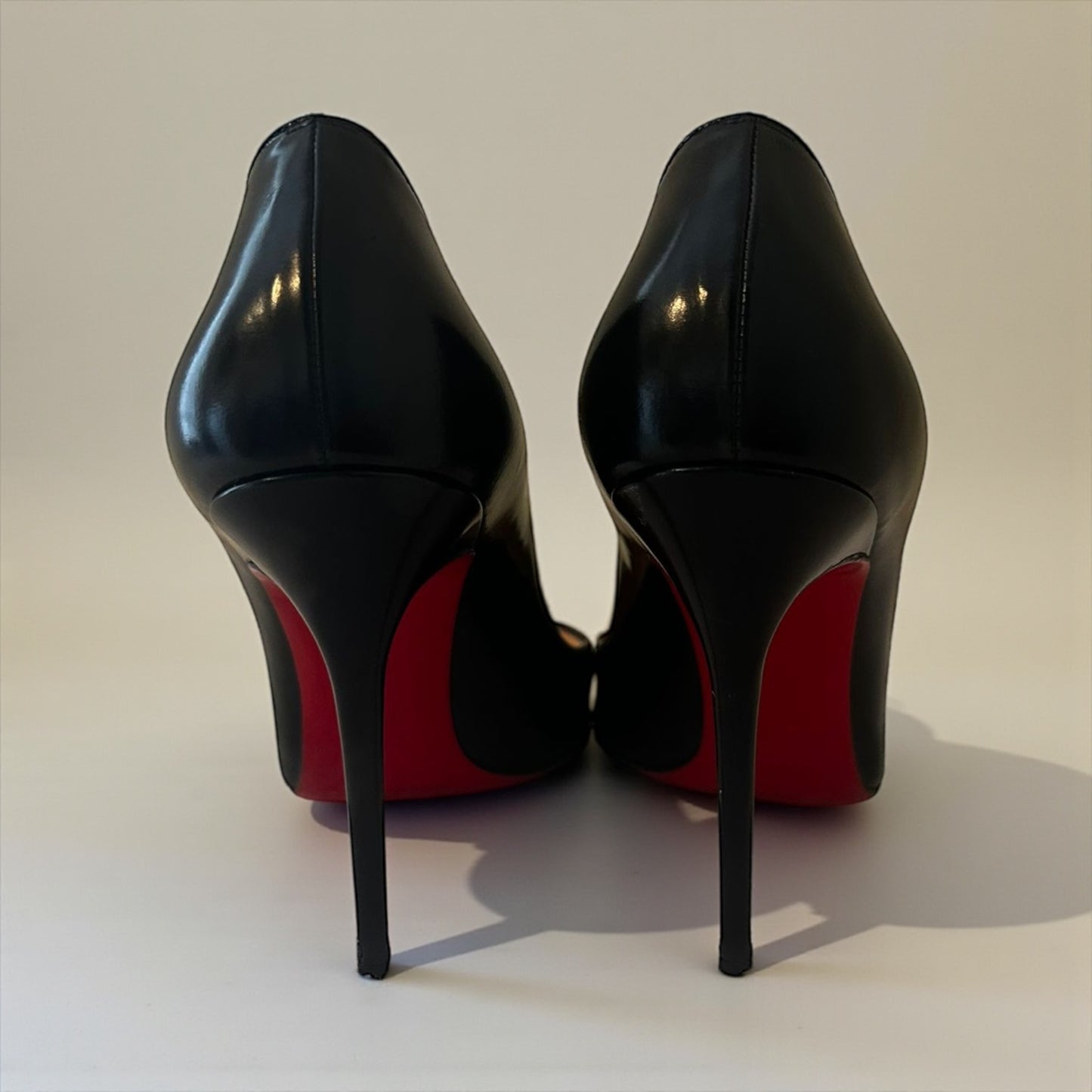 Escarpins Christian Louboutin Corneille 100 noir cuir taille 38 occasion Héritage du Luxe