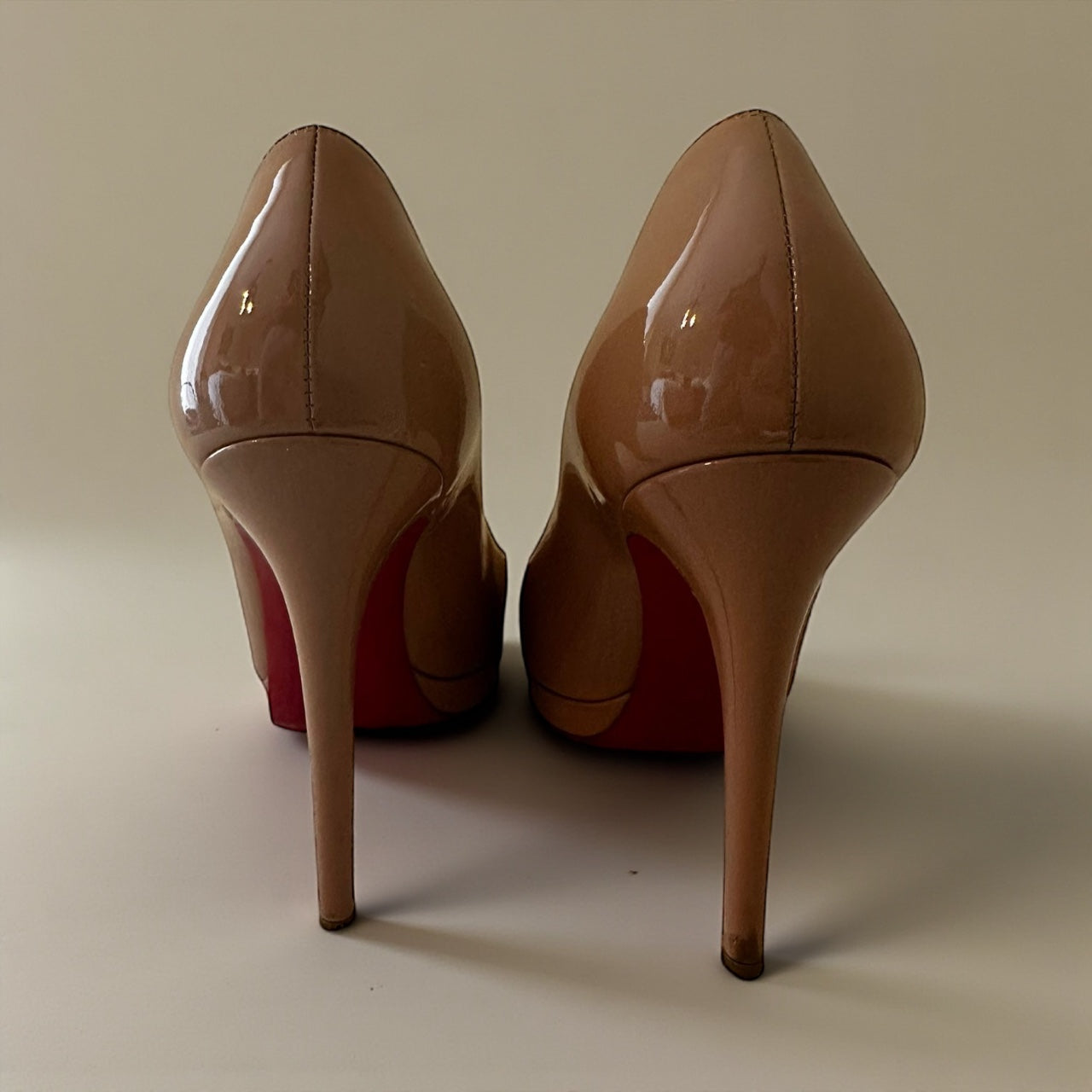 Escarpins Christian Louboutin New Simple Pump 120 nude cuir verni taille 38 occasion Héritage du Luxe