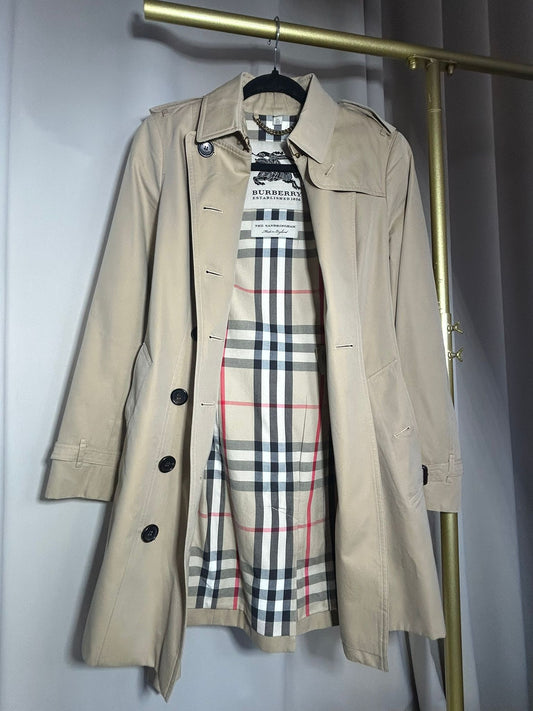 Trench Burberry femme taille 38 modèle Sandringham en parfait état avec doublure à carreaux Nova Check