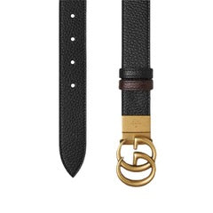 Ceinture noire en cuir avec boucle dorée