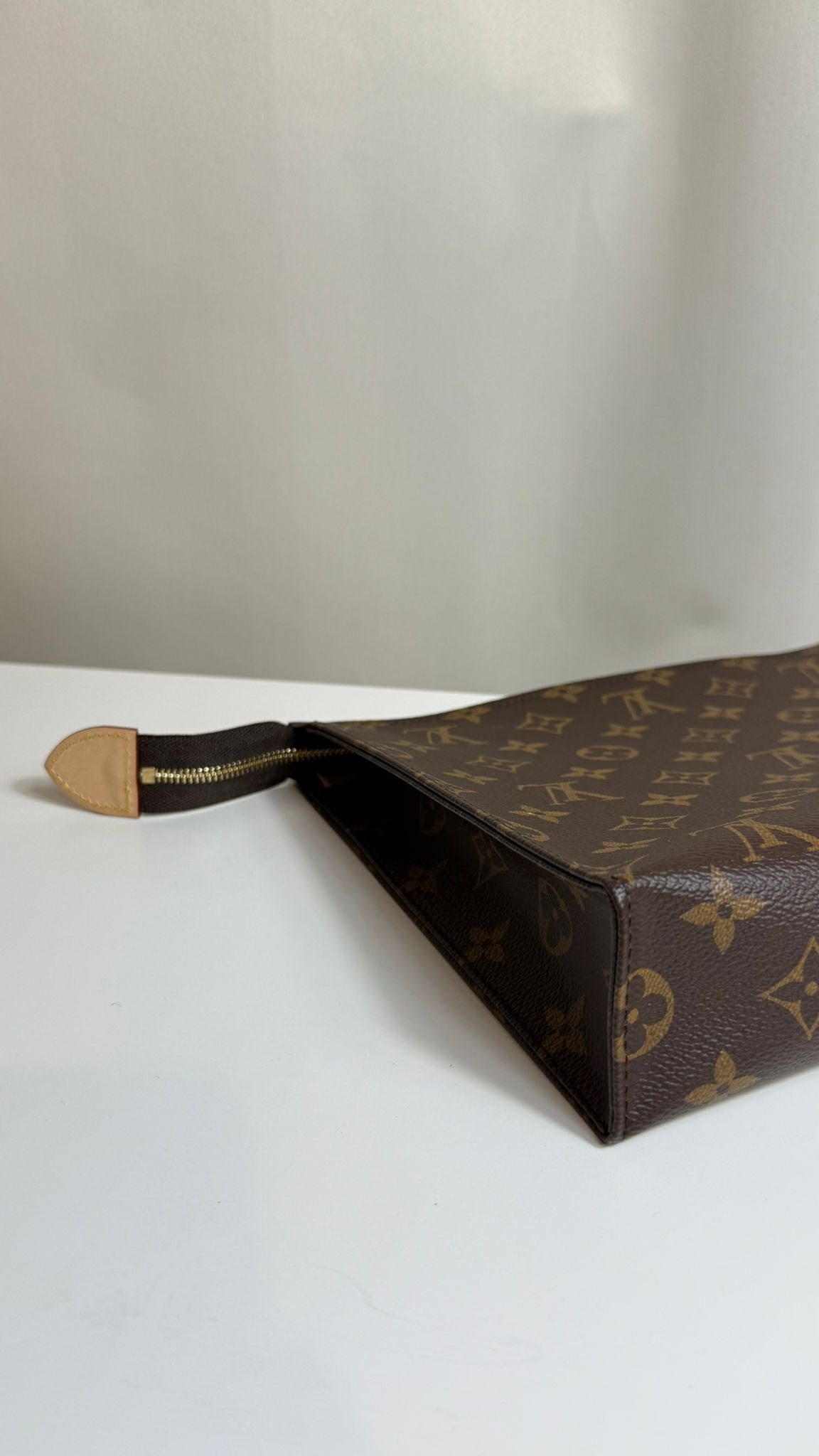 Louis Vuitton Pochette Toilette 26 Monogram