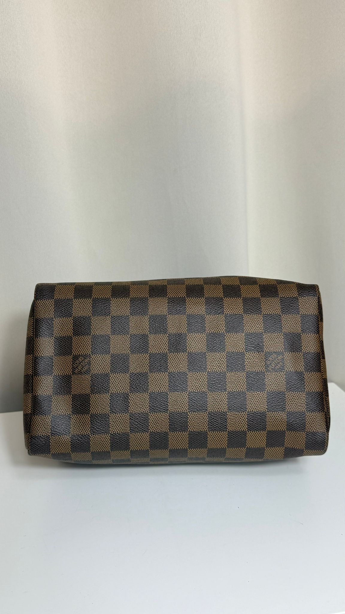 Louis Vuitton Speedy 25 Damier Ébène – sac vintage d’occasion en parfait état, cuir marron et toile Damier, cadenas et clés – Héritage du Luxe.