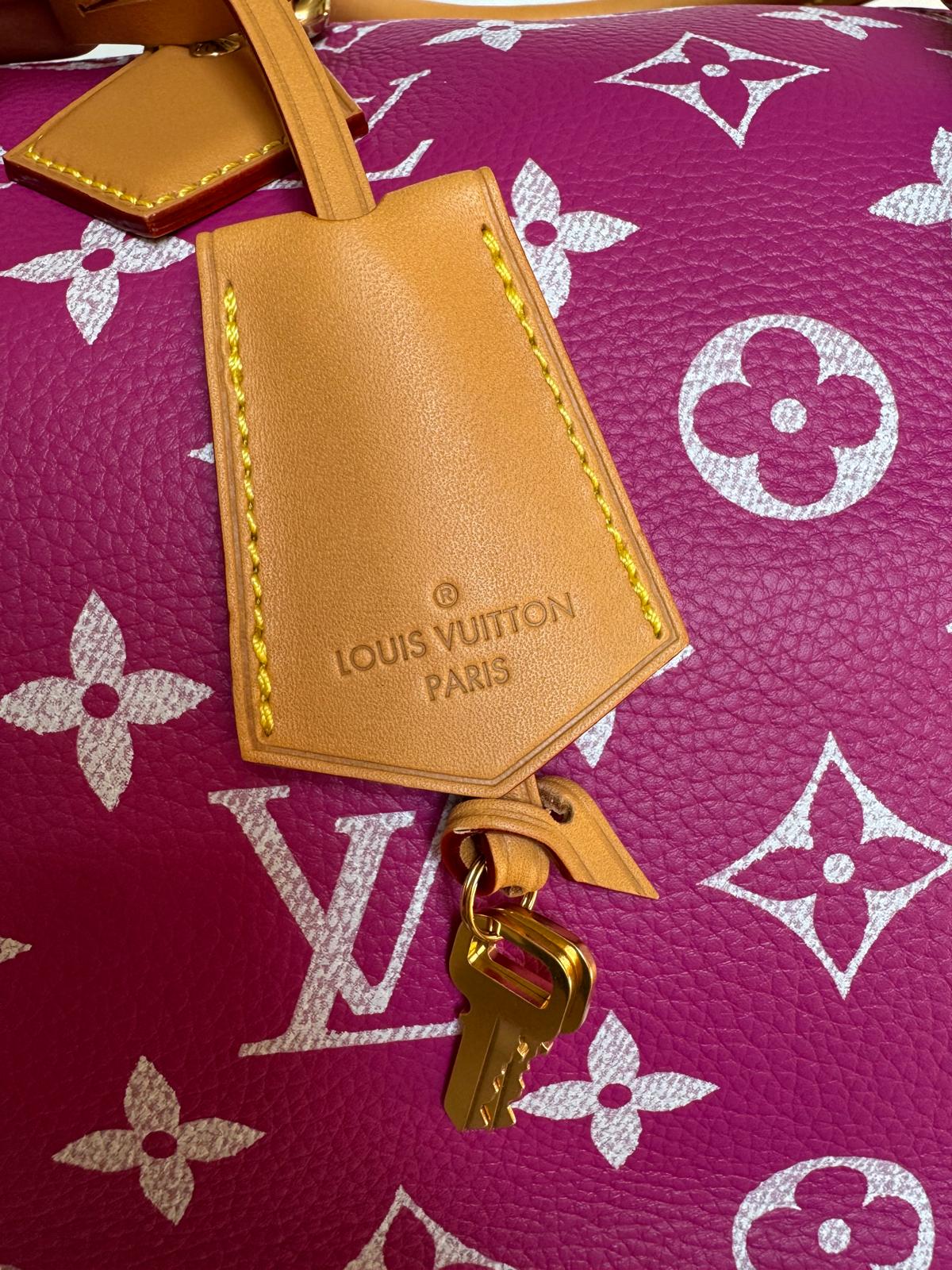 Sac Louis Vuitton Speedy P9 Bandoulière 40 Rose Agate signé Pharrell Williams, en cuir de veau souple, neuf full set avec accessoires et boîte.