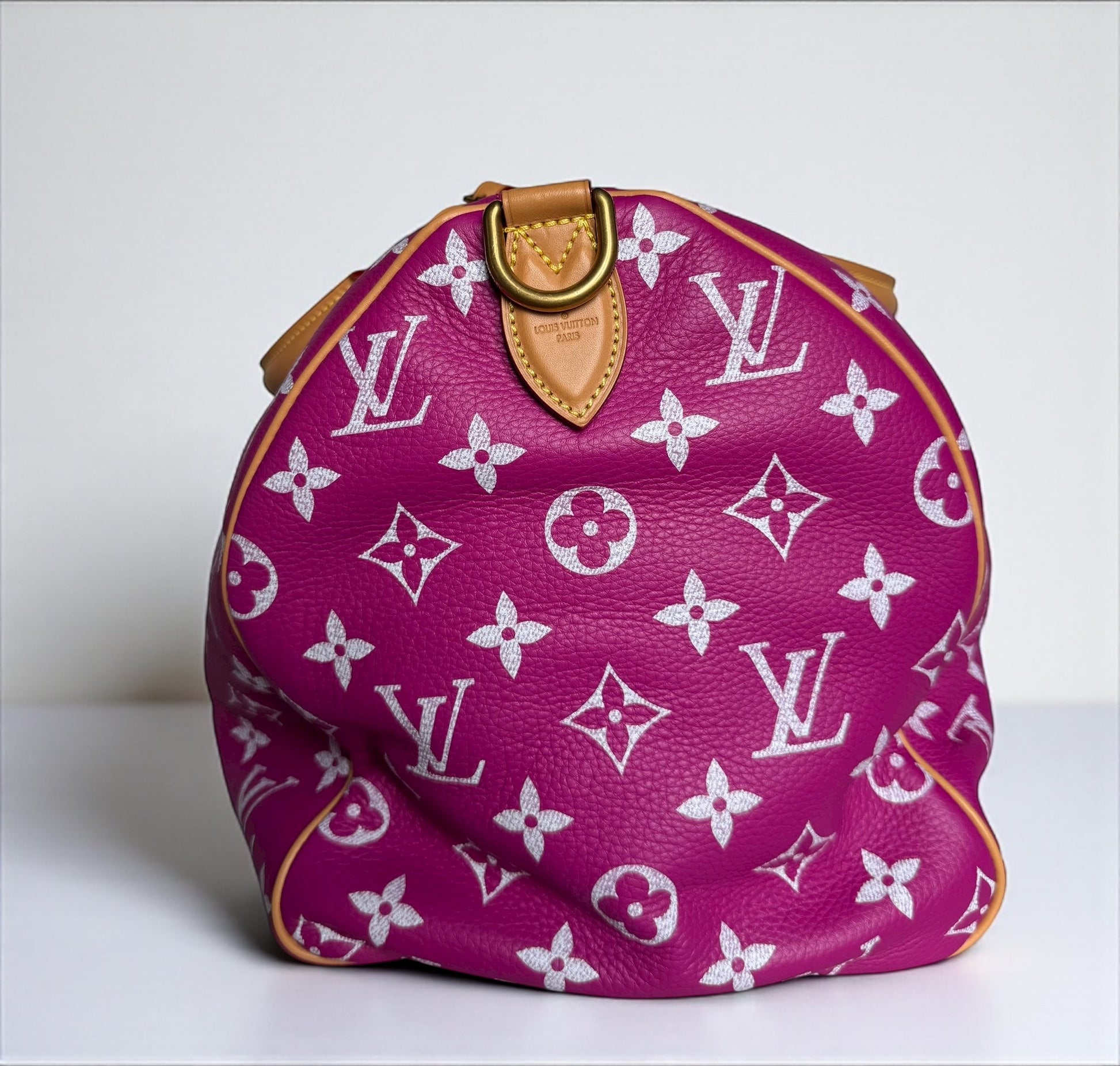 Sac Louis Vuitton Speedy P9 Bandoulière 40 Rose Agate signé Pharrell Williams, en cuir de veau souple, neuf full set avec accessoires et boîte.