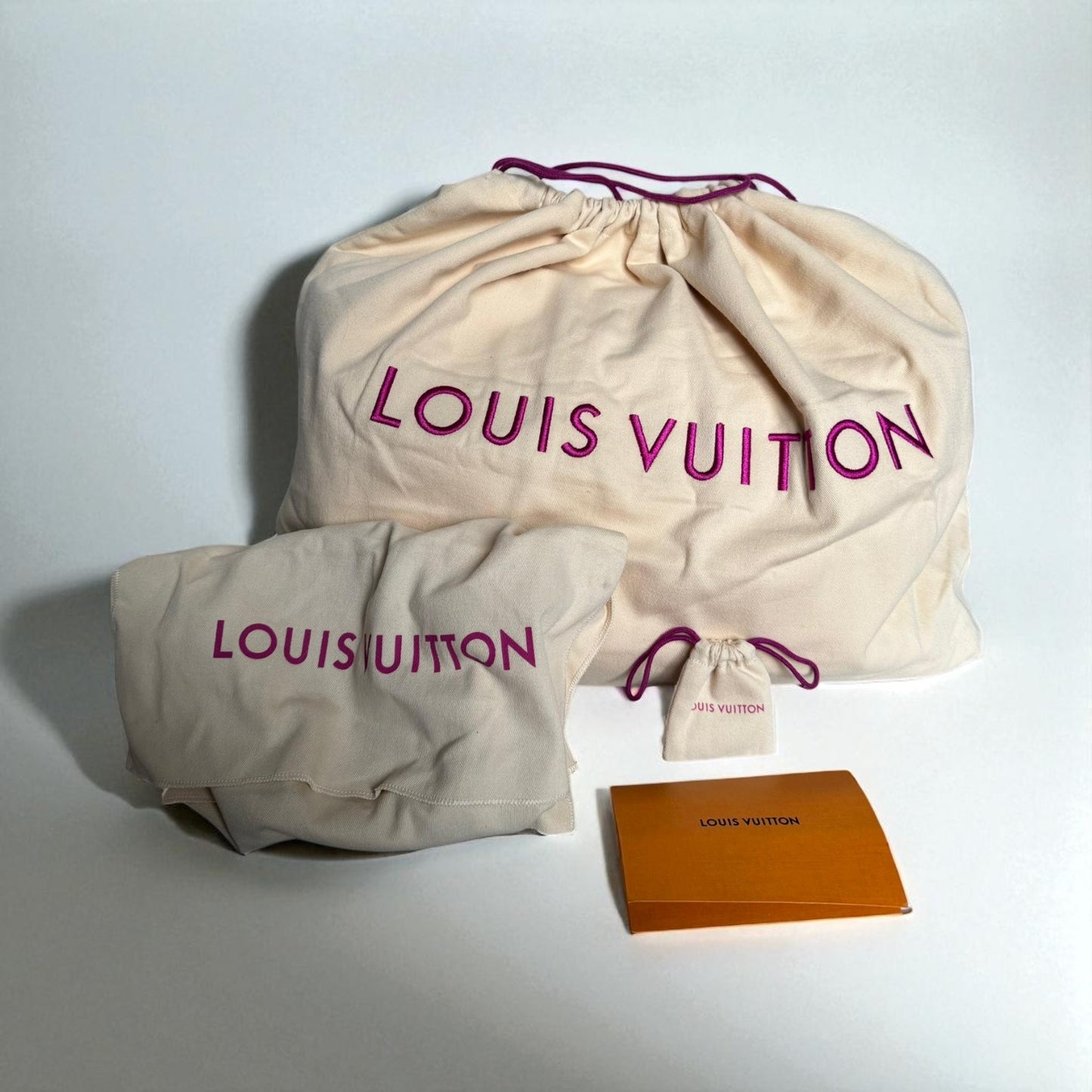 Sac Louis Vuitton Speedy P9 Bandoulière 40 Rose Agate signé Pharrell Williams, en cuir de veau souple, neuf full set avec accessoires et boîte.