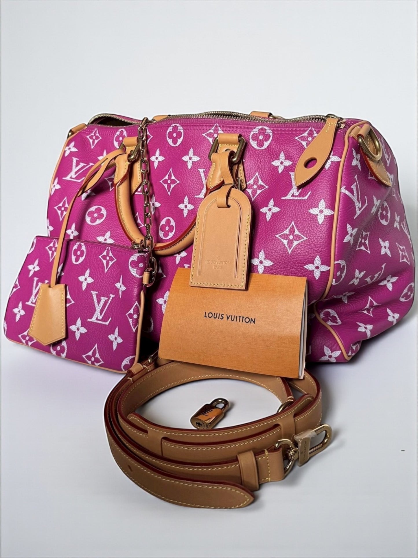 Sac Louis Vuitton Speedy P9 Bandoulière 40 Rose Agate signé Pharrell Williams, en cuir de veau souple, neuf full set avec accessoires et boîte.