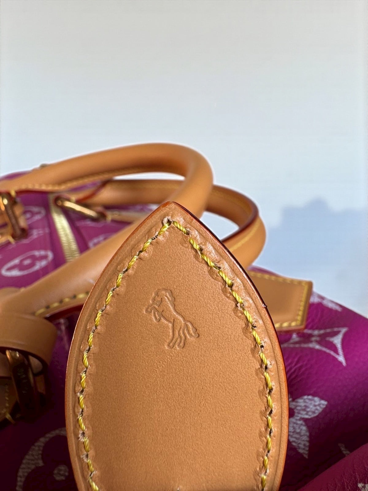 Sac Louis Vuitton Speedy P9 Bandoulière 40 Rose Agate signé Pharrell Williams, en cuir de veau souple, neuf full set avec accessoires et boîte.