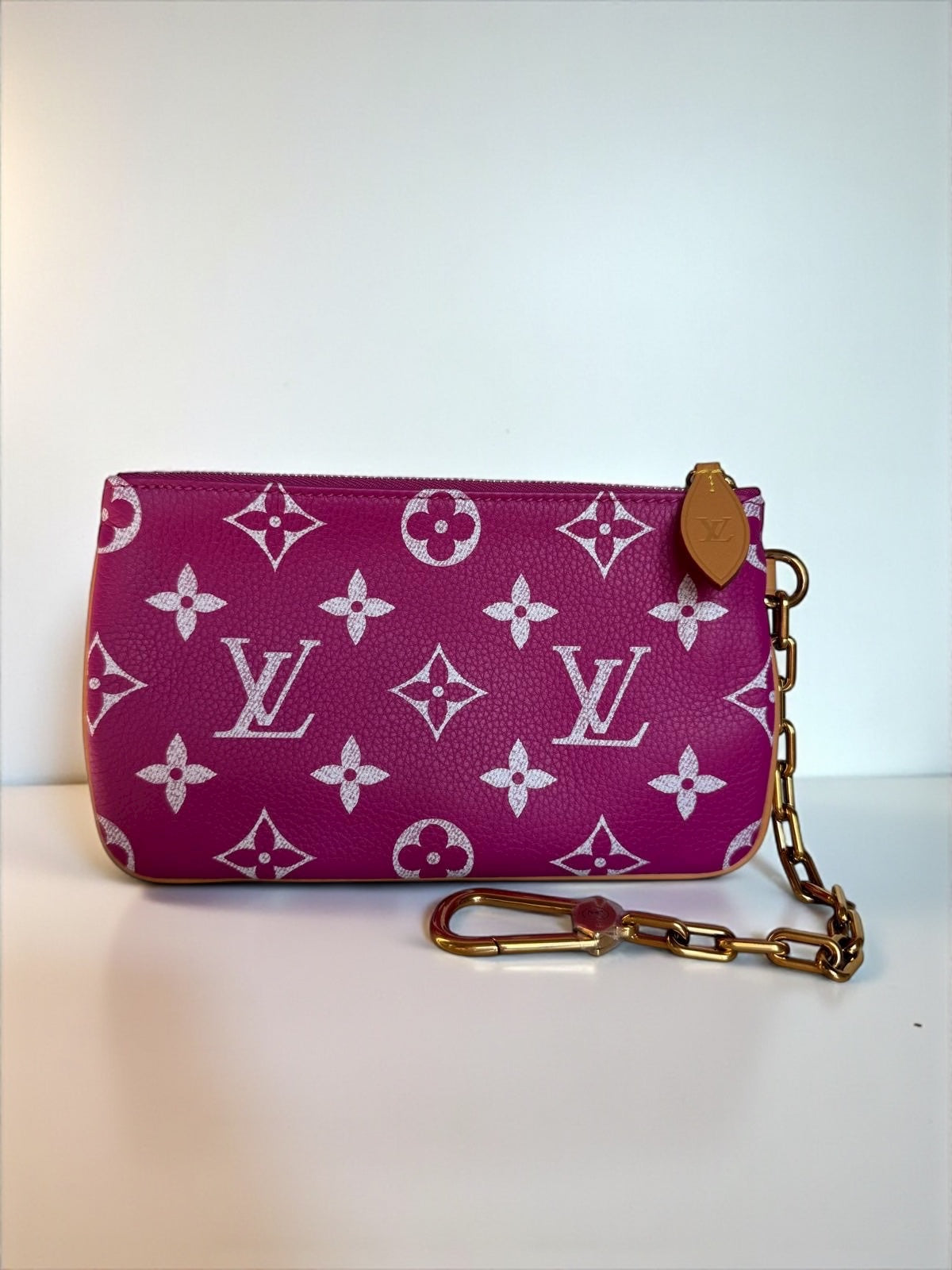 Sac Louis Vuitton Speedy P9 Bandoulière 40 Rose Agate signé Pharrell Williams, en cuir de veau souple, neuf full set avec accessoires et boîte.