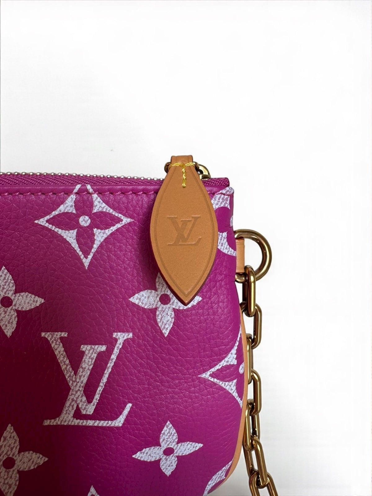 Sac Louis Vuitton Speedy P9 Bandoulière 40 Rose Agate signé Pharrell Williams, en cuir de veau souple, neuf full set avec accessoires et boîte.