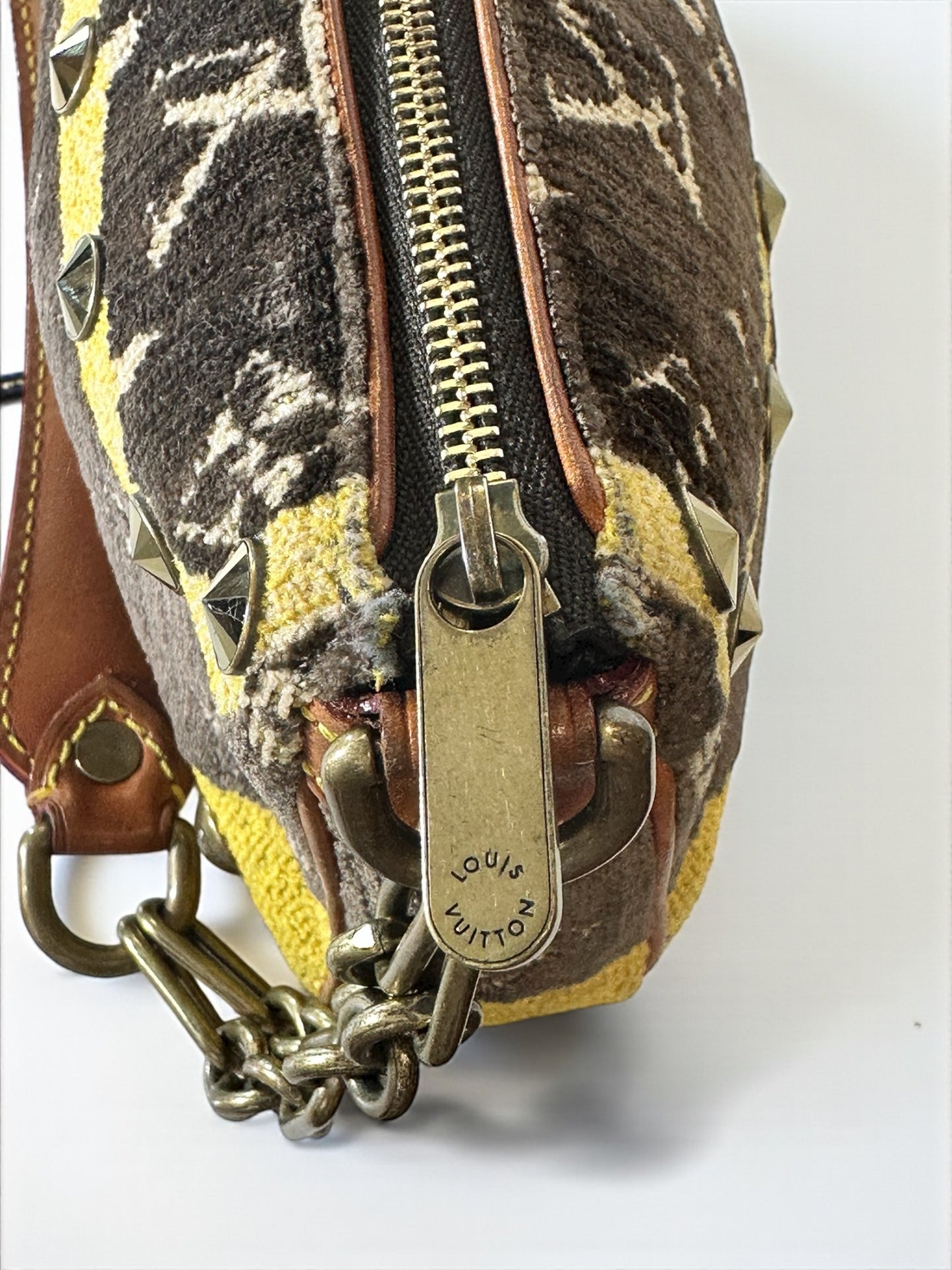 Sac Louis Vuitton Trompe-l’œil vintage 2004 en velours marron et jaune – vue avant