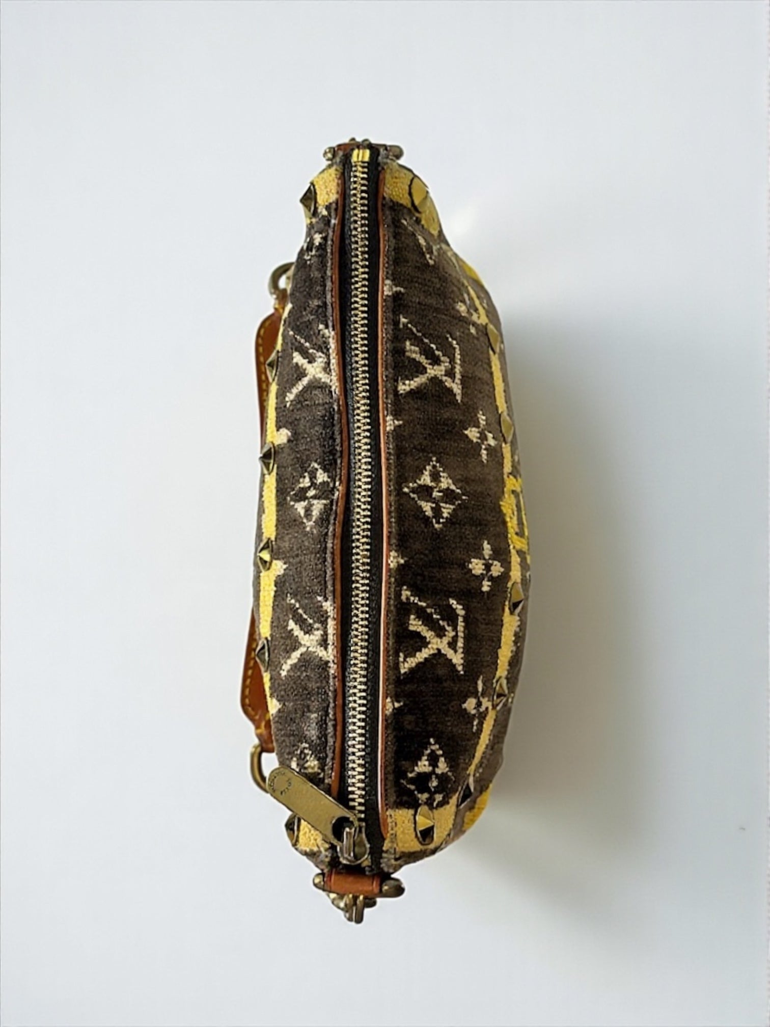 Sac Louis Vuitton Trompe-l’œil vintage 2004 en velours marron et jaune – vue avant