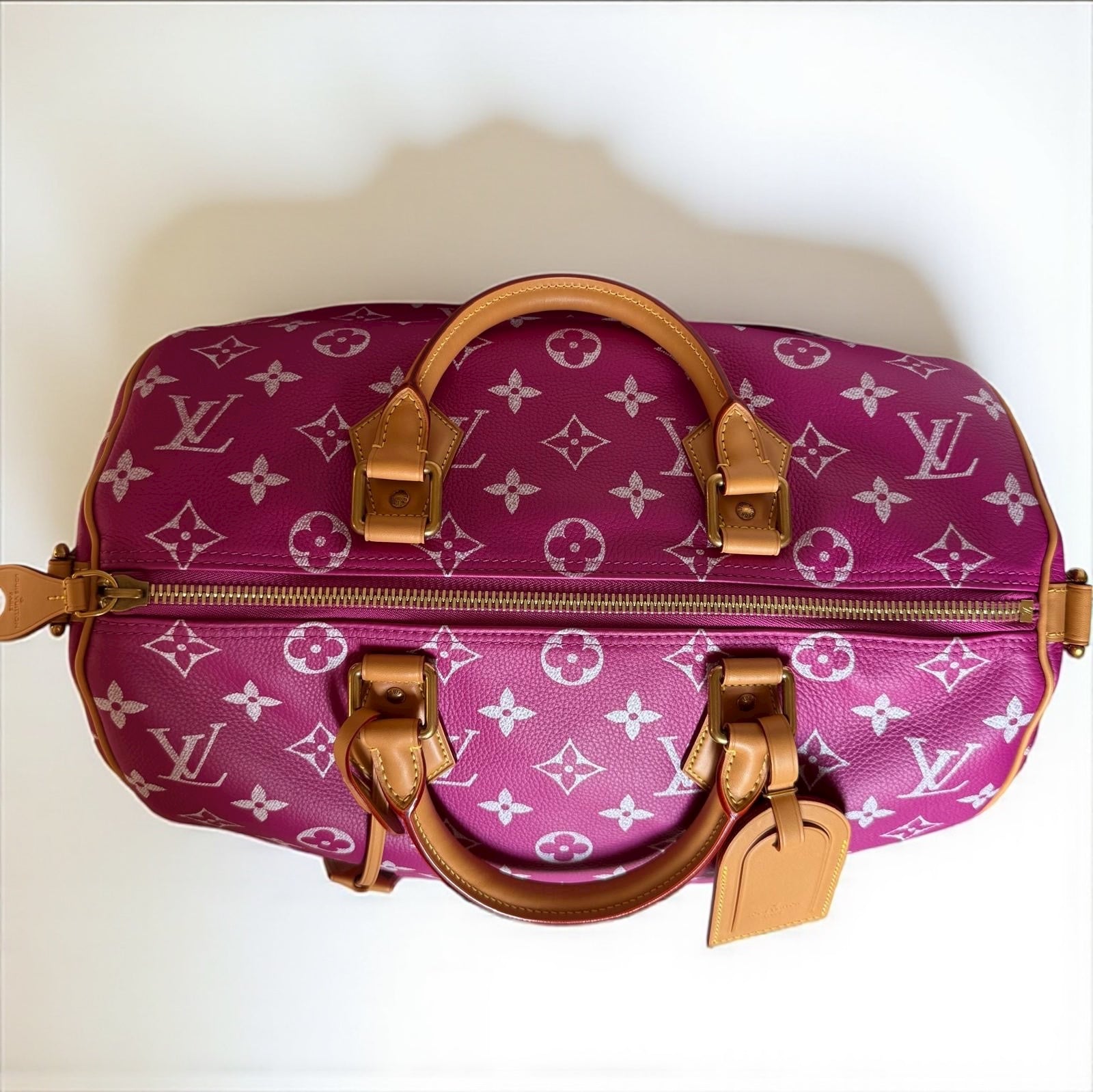 Sac Louis Vuitton Speedy P9 Bandoulière 40 Rose Agate signé Pharrell Williams, en cuir de veau souple, neuf full set avec accessoires et boîte.
