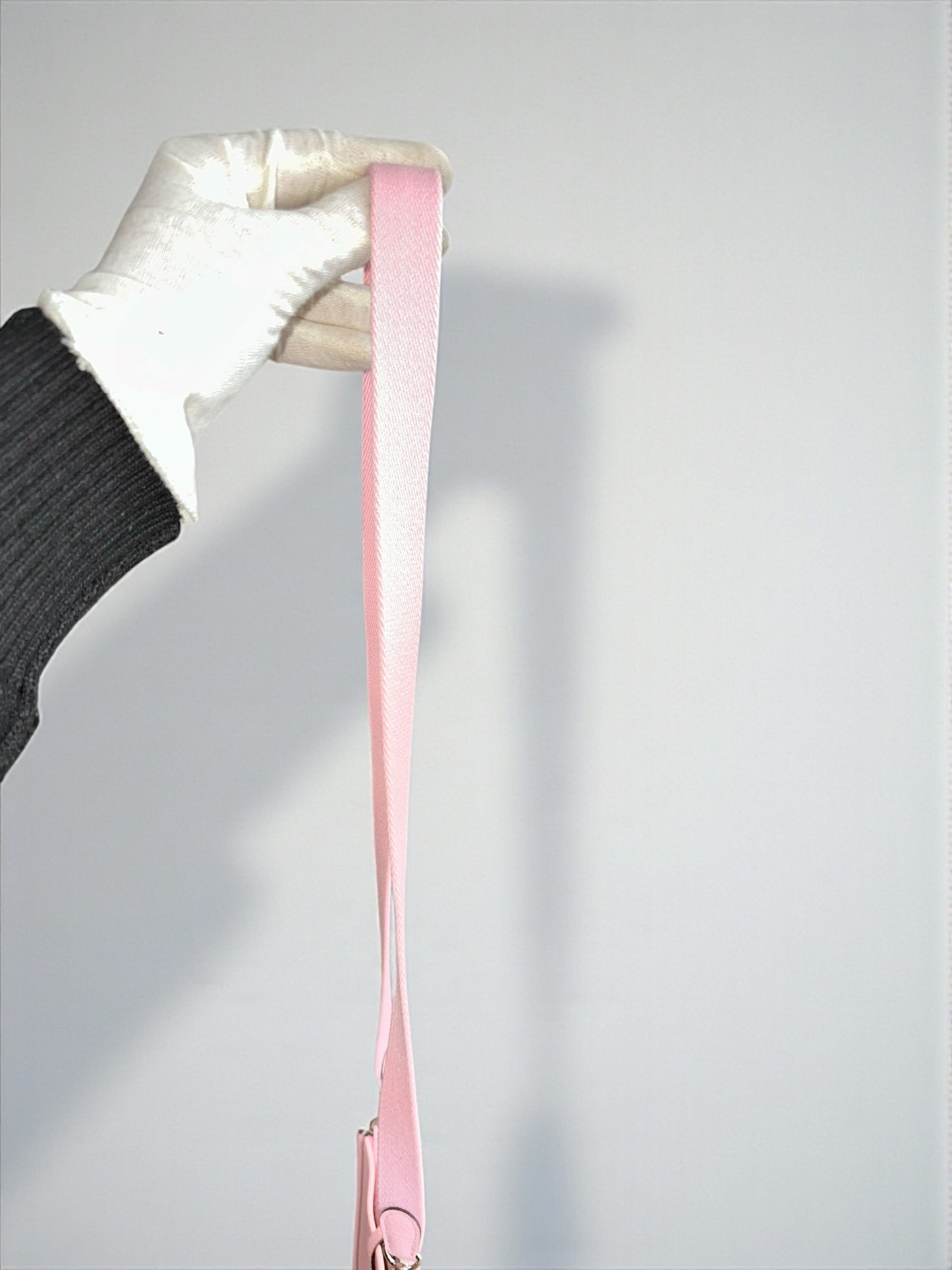 Sac Hermès Evelyne TPM Rose Sakura en cuir taurillon Clémence vue avant