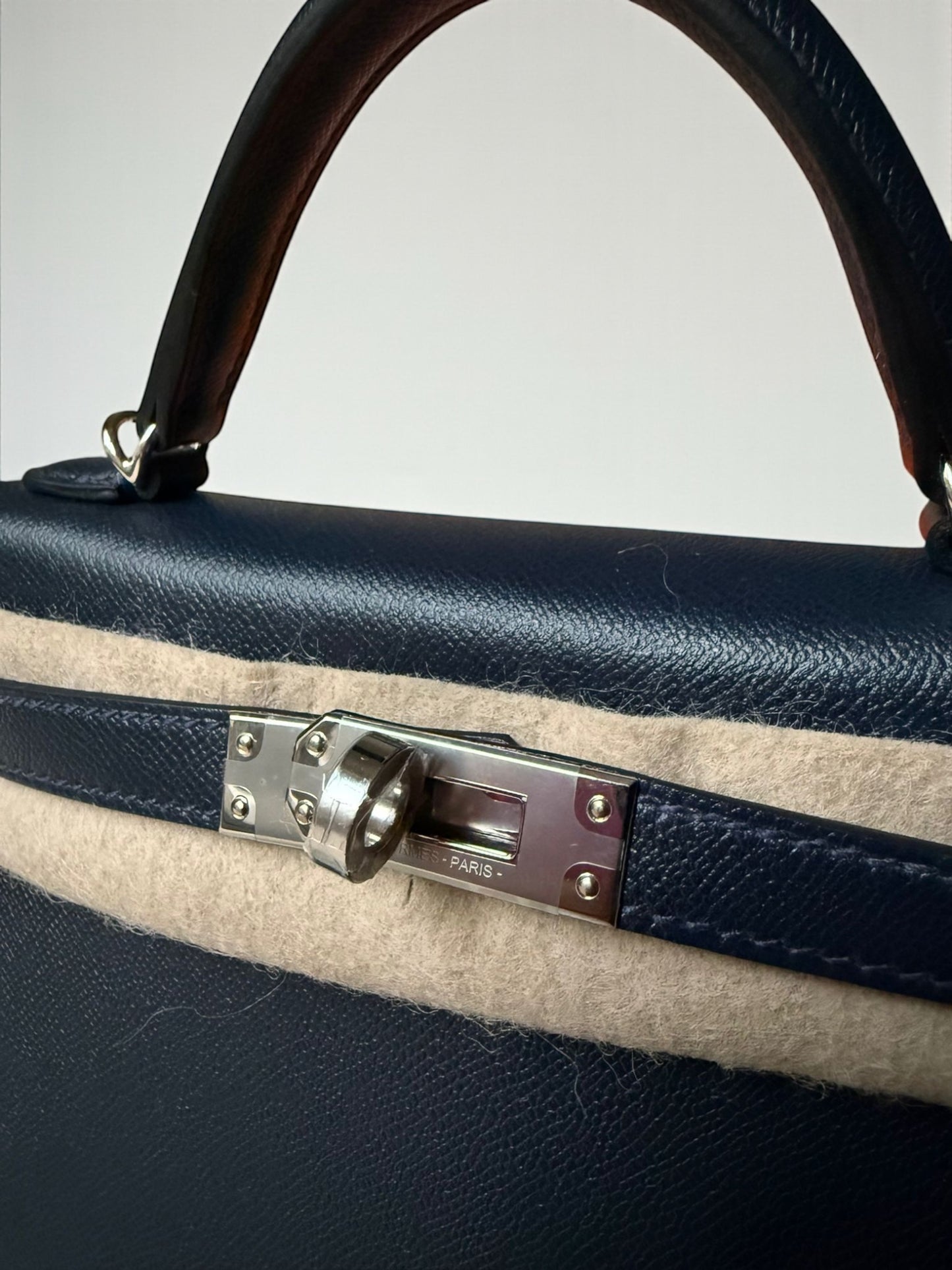 sac Hermès Kelly II Sellier Mini 20 bleu nuit zoom fermoir 