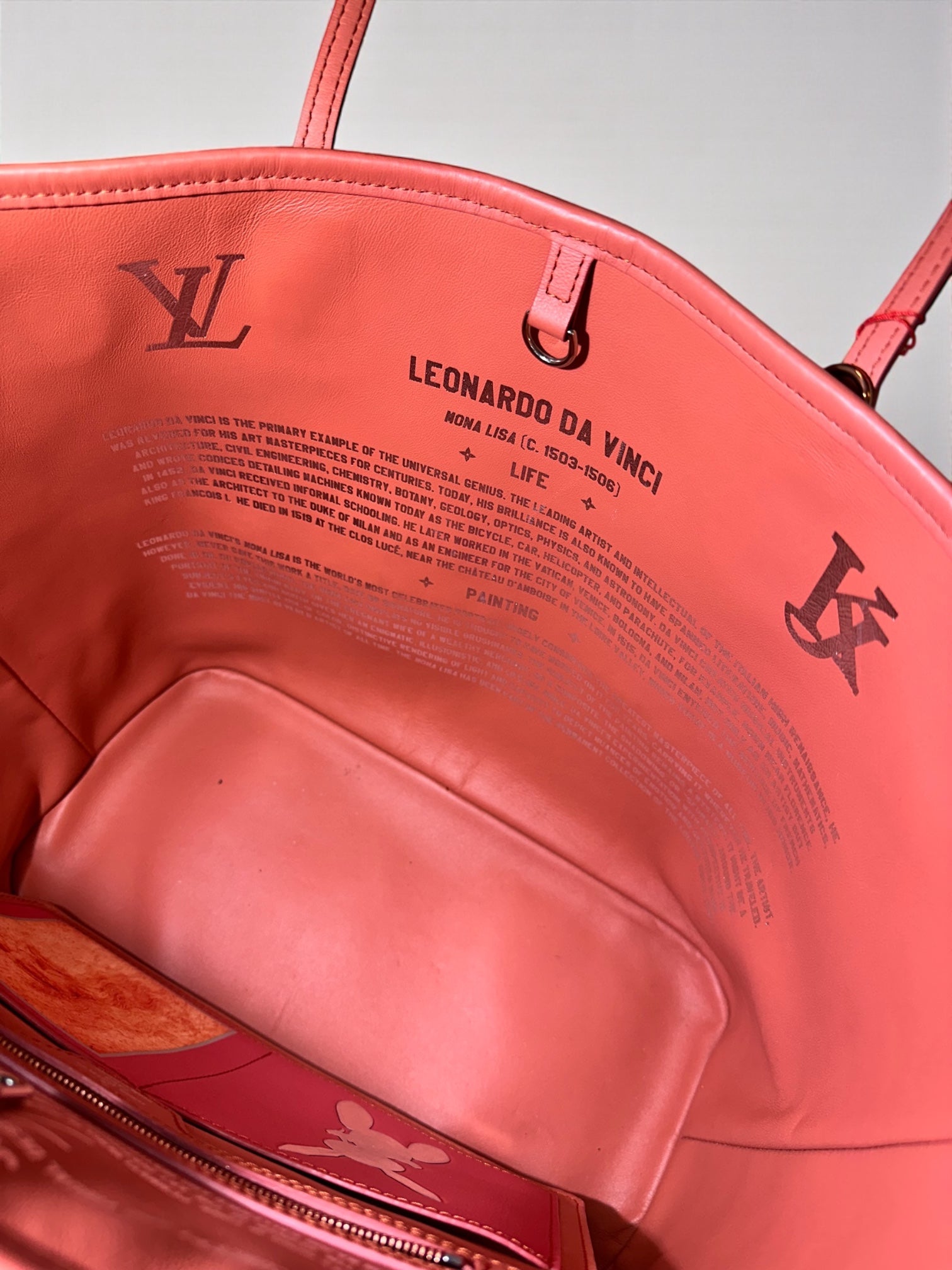 Sac Louis Vuitton Neverfull MM Da Vinci Mona Lisa édition limitée Jeff Koons avant – Heritage du Luxe