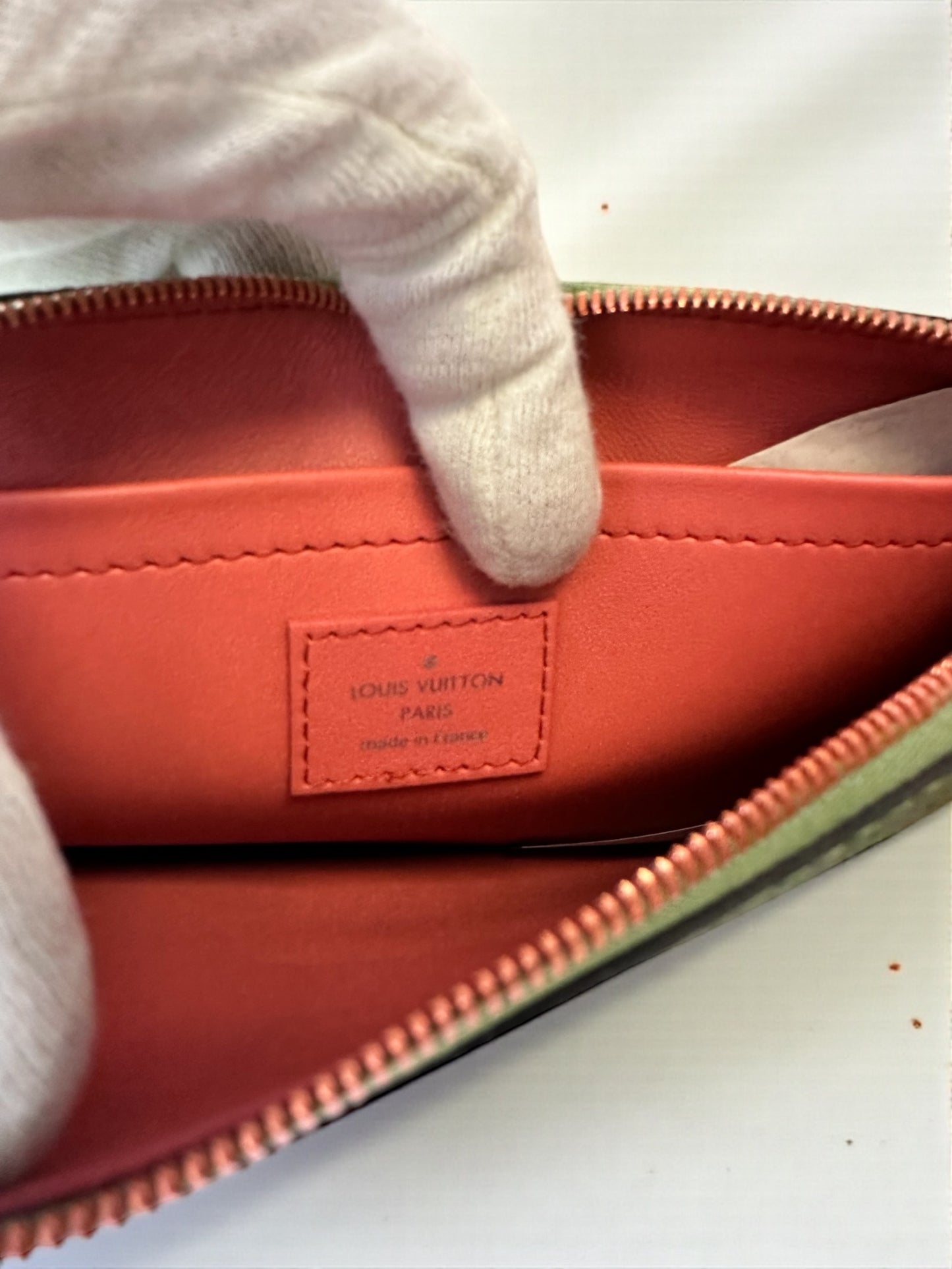 Sac Louis Vuitton Neverfull MM Da Vinci Mona Lisa édition limitée Jeff Koons avant – Heritage du Luxe
