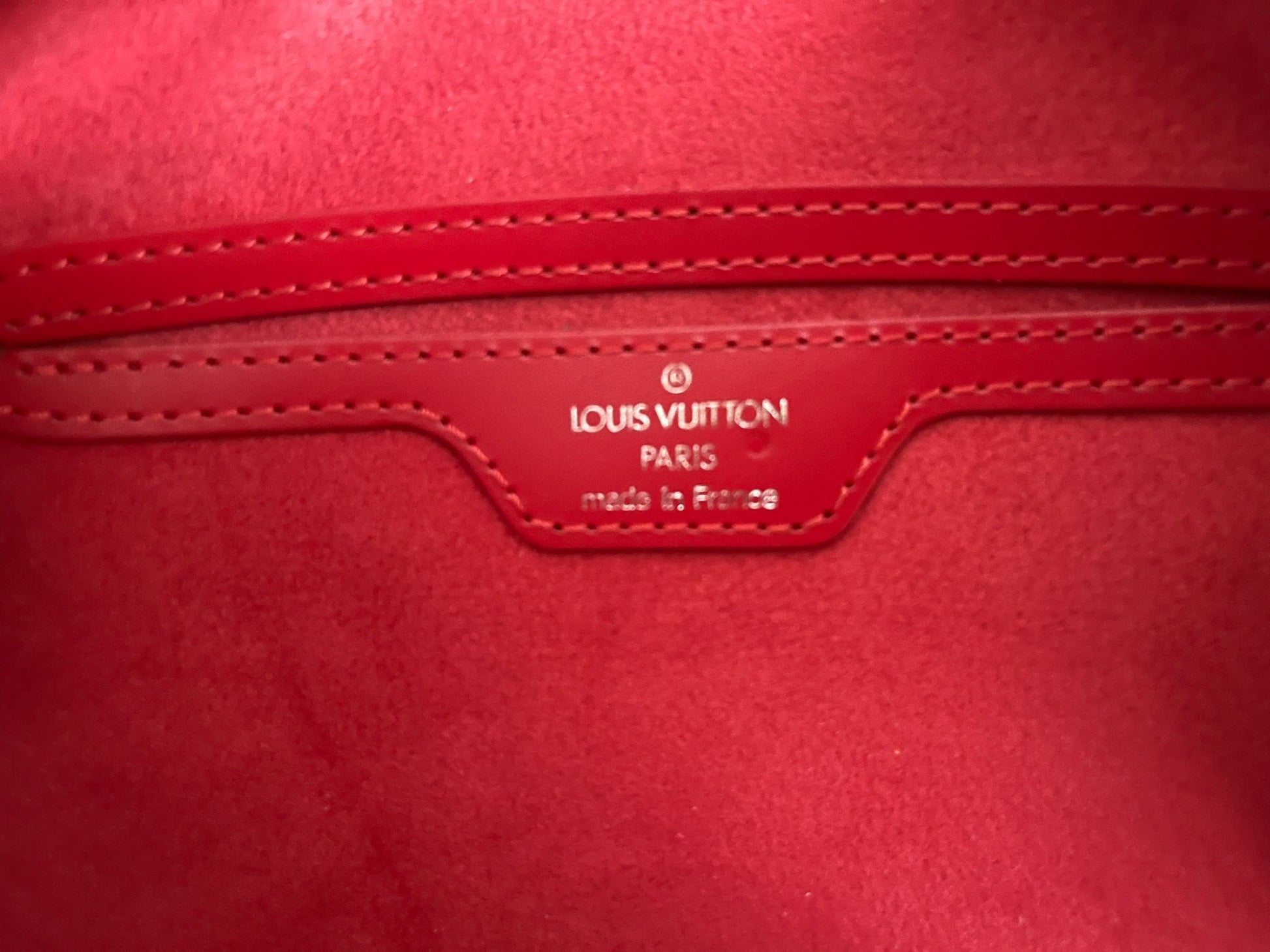Sac Louis Vuitton Soufflot rouge en cuir Épi – vue face